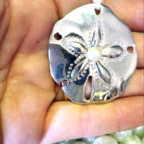 Vantel Pearls Sand Dollar Necklace - Picture 5 of 11
